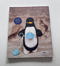 Cargar imagen en el visor de la galería, PINGÜINOS. TEJIDO DE PUNTO