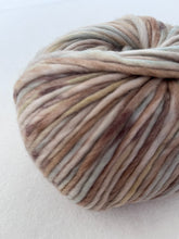 Cargar imagen en el visor de la galería, ESTAMBRE MATIZADO DE LANA MERINO EXTRA FINA
