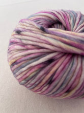 Cargar imagen en el visor de la galería, ESTAMBRE MATIZADO DE LANA MERINO EXTRA FINA
